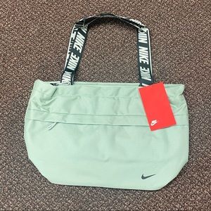 Nike Sportswear Essential Tote